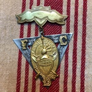 Victorian Knights of Pythias fraternity badge pin
